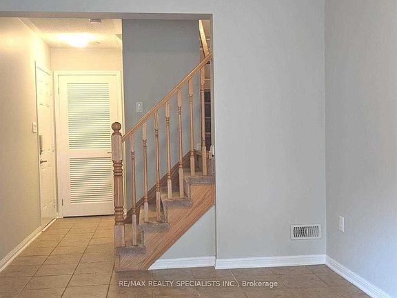 4th image of 826 Fowles Ct