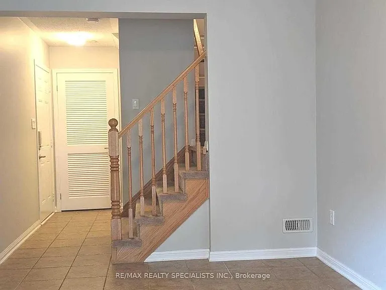 826 Fowles Ct — Photo 4