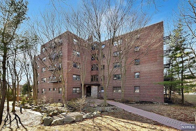 1st image of 420 Park Pl APT 5G