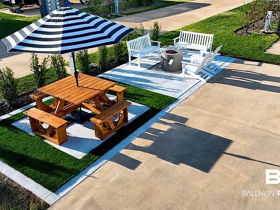2nd image of 822 Vacation Cir