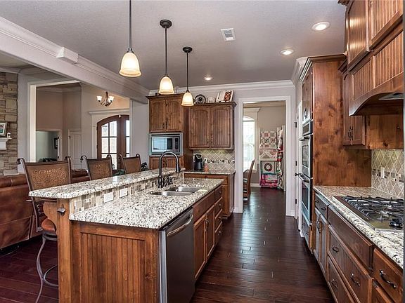 5th image of 344 Claybrook Dr