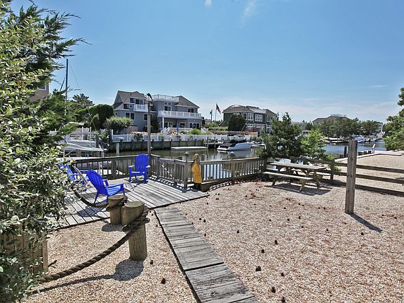 4th image of 111 Laguna Ln