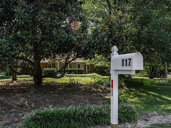 3rd image of 117 Hickory Hill Dr