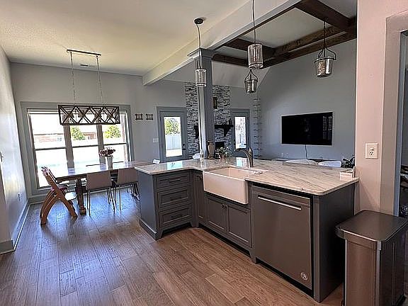 2nd image of 202 Oak Brook Dr