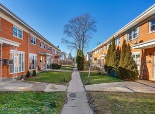 8829 Robin Dr APT B, Des Plaines, IL