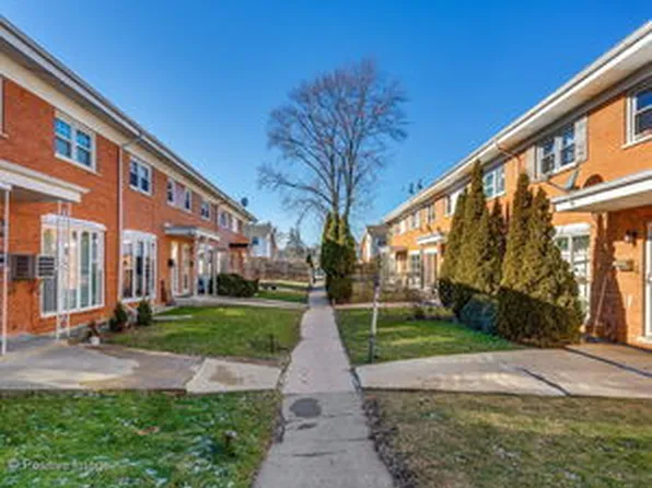 8829 Robin Dr APT B, Des Plaines, IL 60016