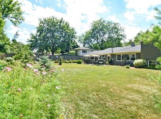 279 Beverly Rd, Barrington, IL 60010