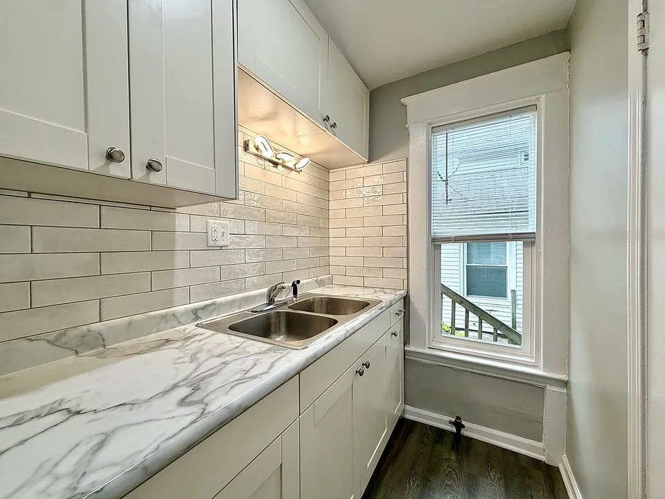 615 Prospect Ave NE #1