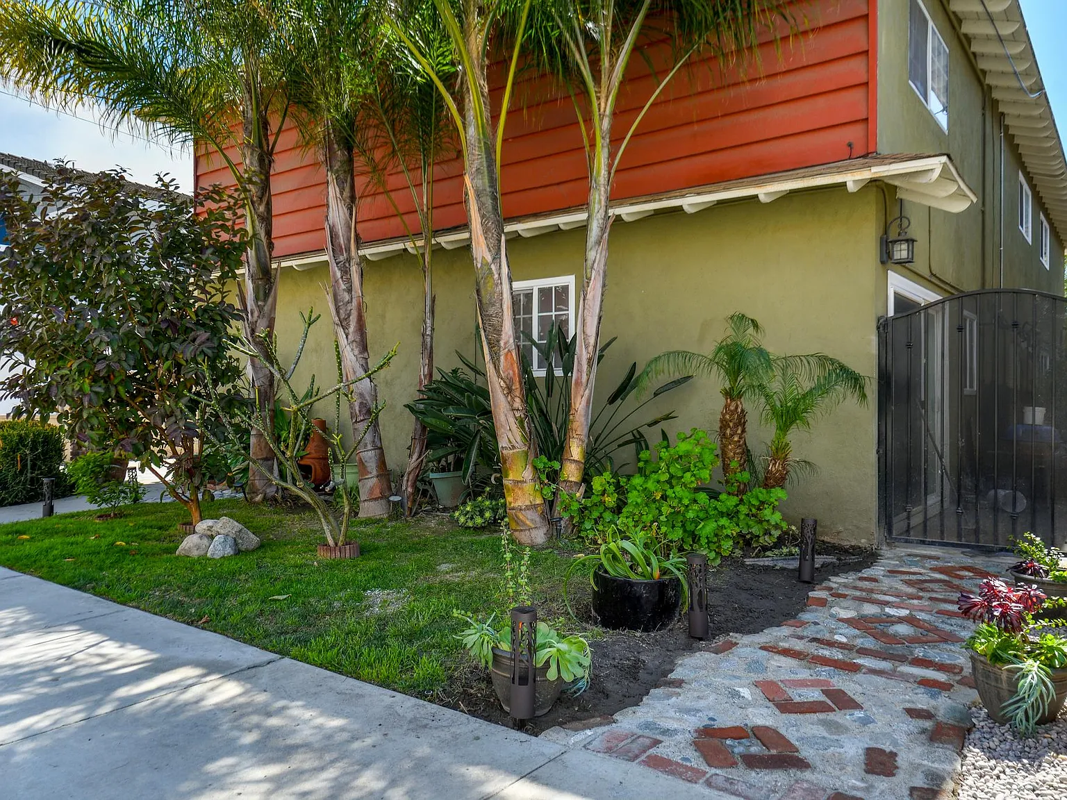 12034 Union St — Photo 4