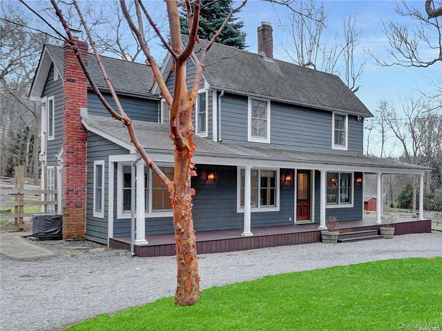 1st image of 42 Blydenburgh Ln