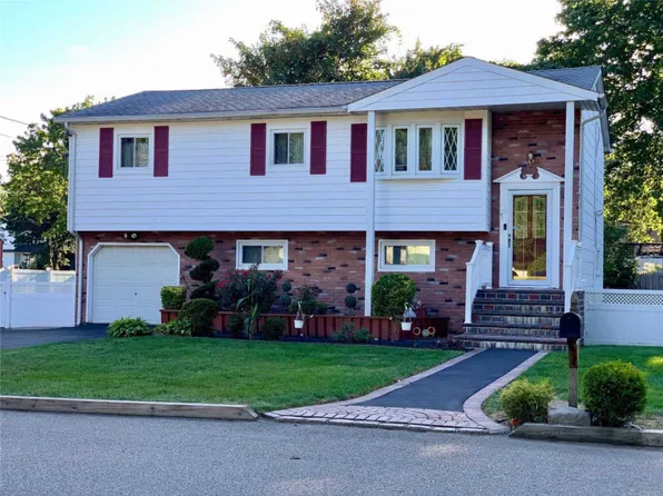 70 S 29th St, Wyandanch, NY 11798