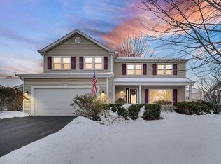 204 Wildwood Dr, North Aurora, IL 60542