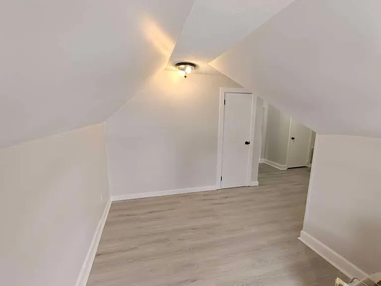 317 E Washington St #3 — Photo 5