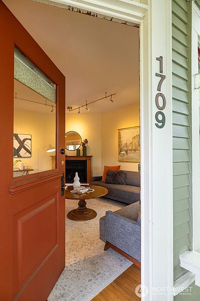 5th image of 1709 E Republican Street #6