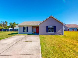 102 Reebe Cir, Selma, NC 27576