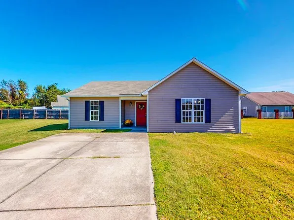 102 Reebe Cir, Selma, NC 27576