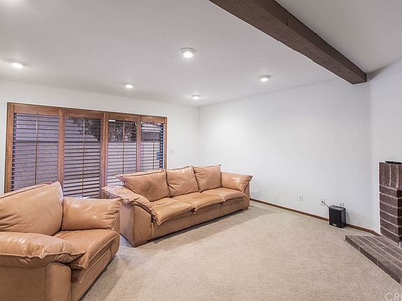2nd image of 5800 Owensmouth Ave APT 30