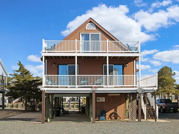 37493 Bayside Dr, Greenbackville, VA 23356