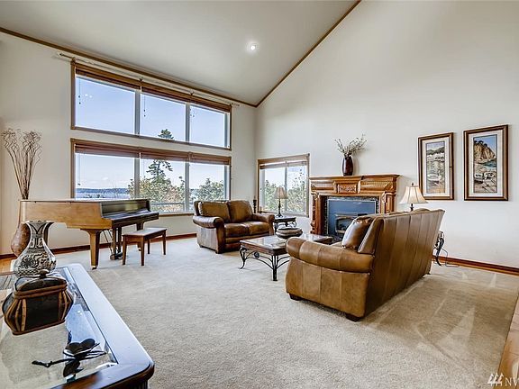 Soaring Vaulted ceilings in Front room with great view of sound 