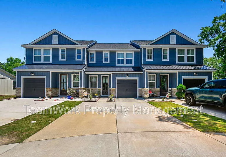 7722 Park Gate Dr — Photo 2