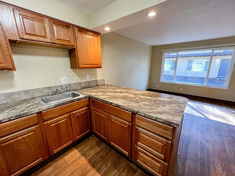 2855 Front 2865 St NE — Photo 7