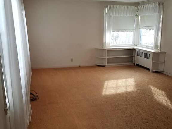 3rd image of 3 Upper Woods Cir
