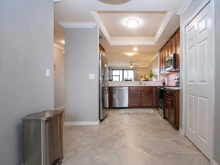 5548 Palmer Cir #102 — Photo 36