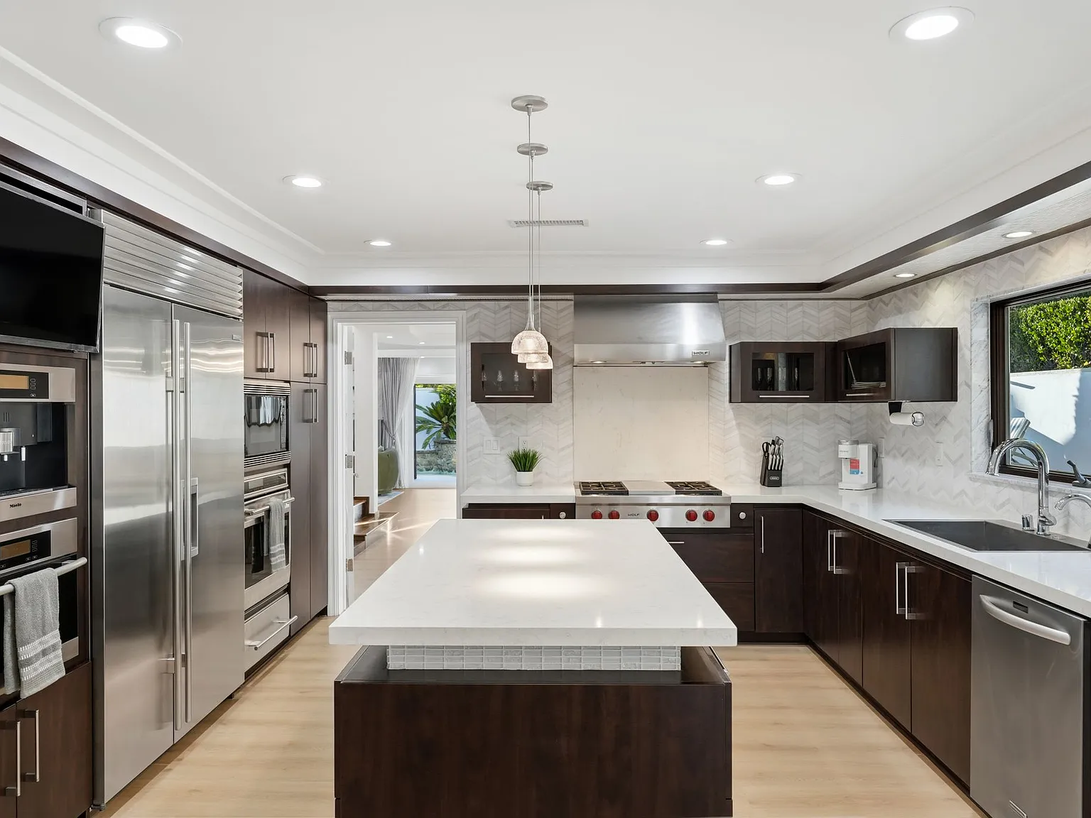 4 bed, 4.5 bath, 4000 sqft, $25,000 — Photo 4