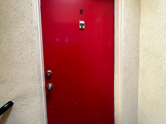 5th image of 1000 Everett St APT 8