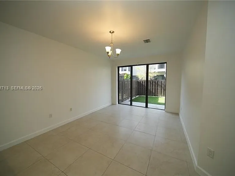10440 NW 61st Ln #Townhouse 10440 — Photo 7