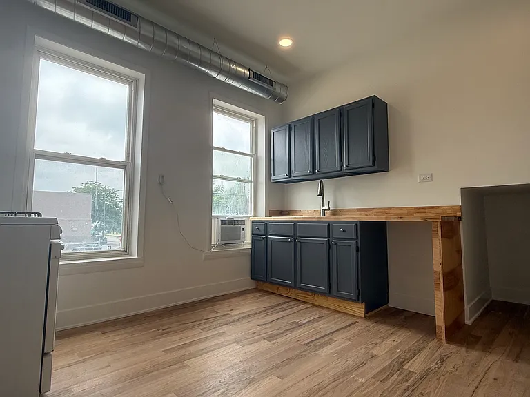 2013 S Loomis St #2R — Photo 10