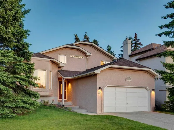 51 N Straddock Cres SW, Calgary, AB T3H 2S9