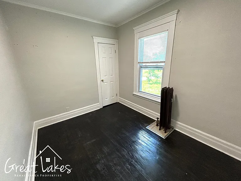 645 Gladstone St — Photo 11