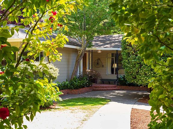 5th image of 387 Cascade Dr