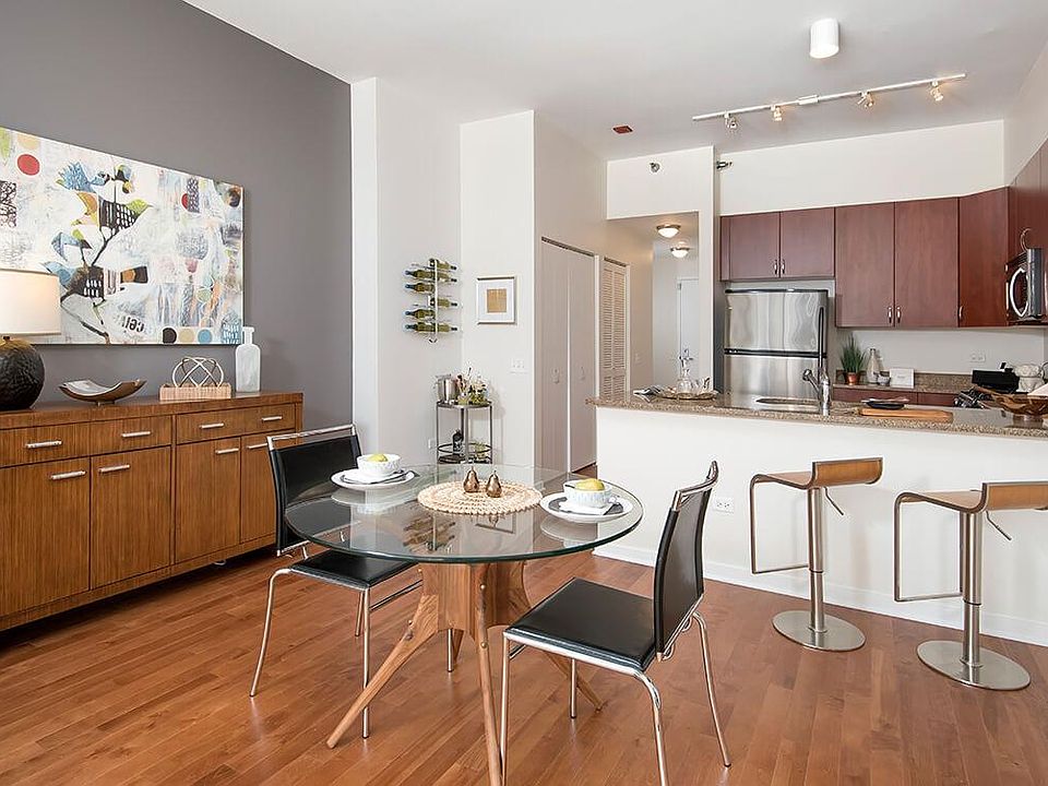 1st image of 742 S Dearborn St #502