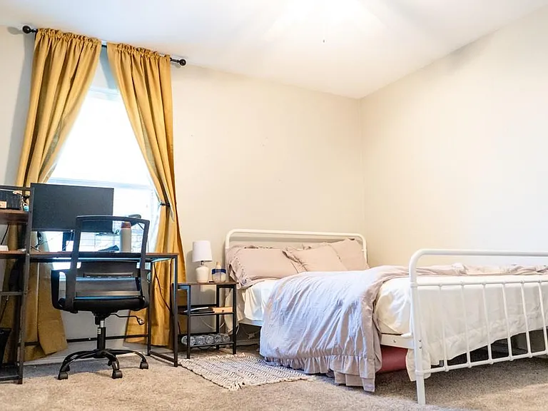 1215 Dorchester Dr — Photo 12