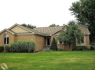 10690 Oxbow Heights Dr, White Lake, MI