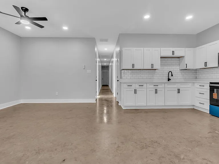 2132 Lyon Ave — Photo 10