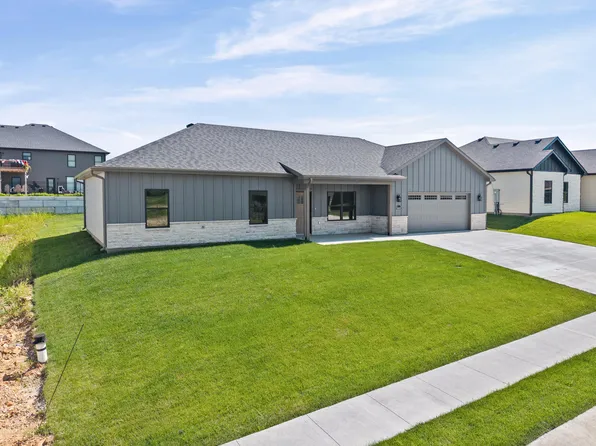 16600 Klinton Dr, Boonville, MO 65233