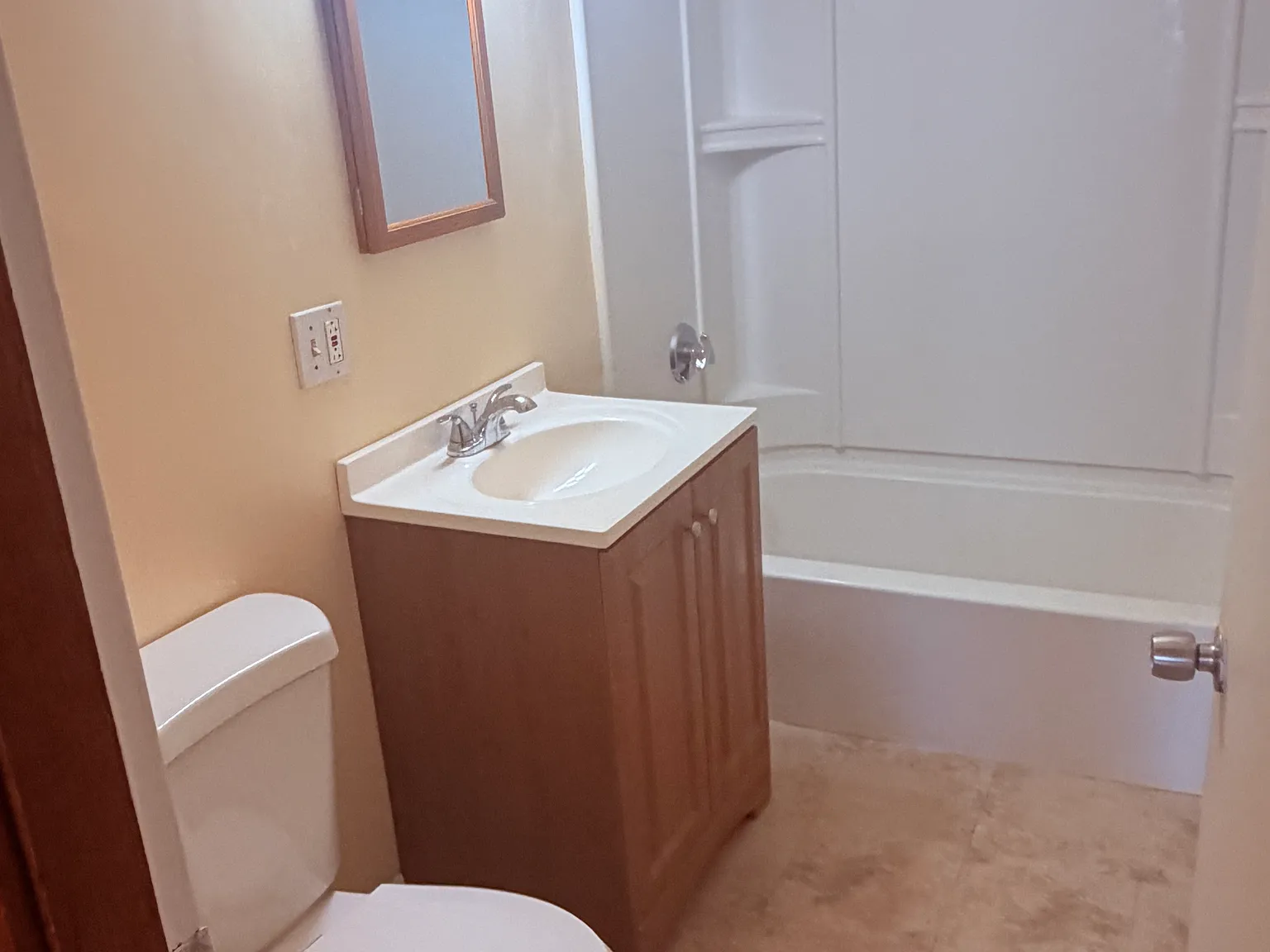 2 bed, 1200 sqft, $2,400 — Photo 2