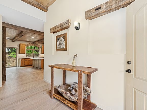 2nd image of 1979 Red Oak Ln