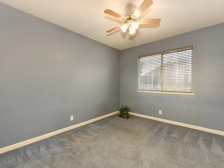 104 Estabrook Way — Photo 6