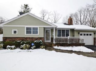 16 Compass Ct, Huntington, NY 11743