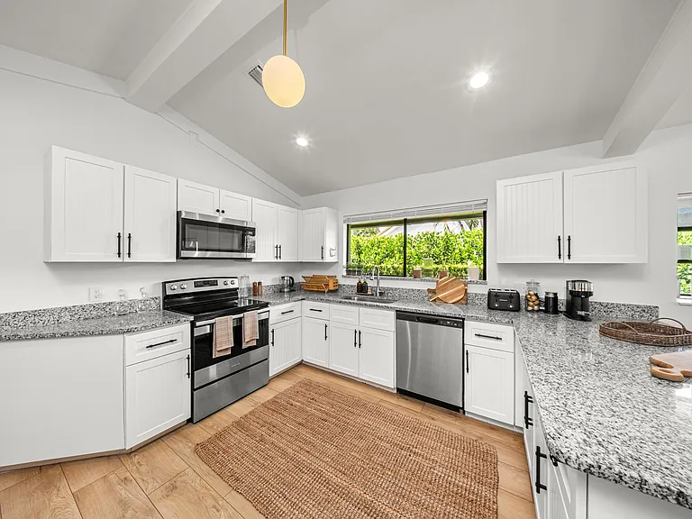 13471 Barberry Dr — Photo 10