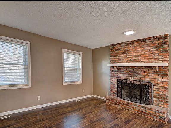 4th image of 607 NE Karapat Dr