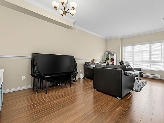 4th image of 9451 Granville Ave #27