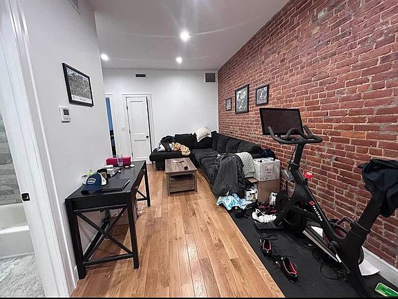 3rd image of 353 E 77th St #5
