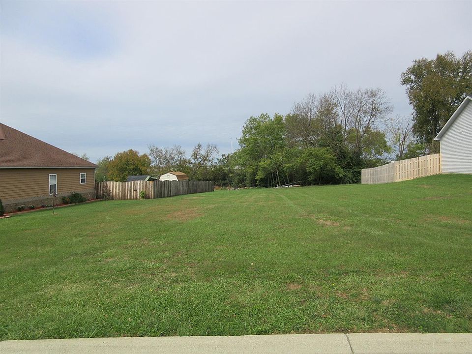 2nd image of 405 Corinne Ct