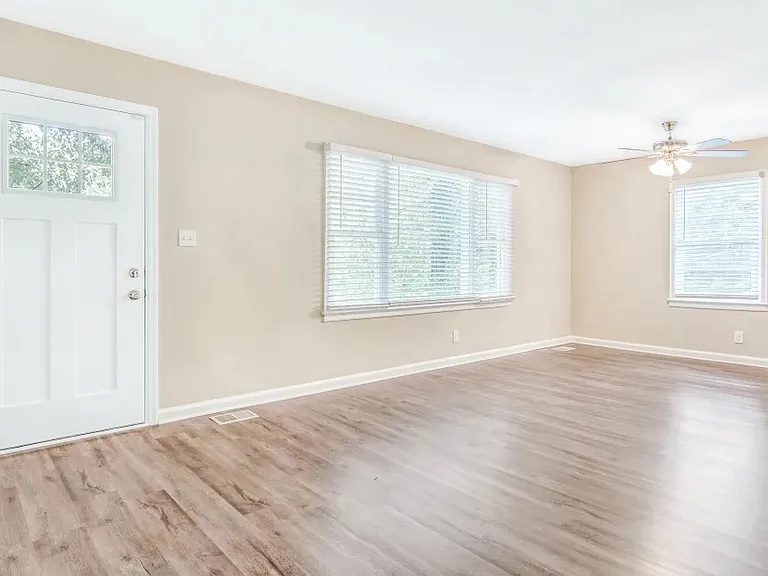 1425 Dennis Dr — Photo 5
