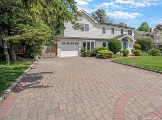 256 Hillturn Ln, Roslyn Heights, NY 11577